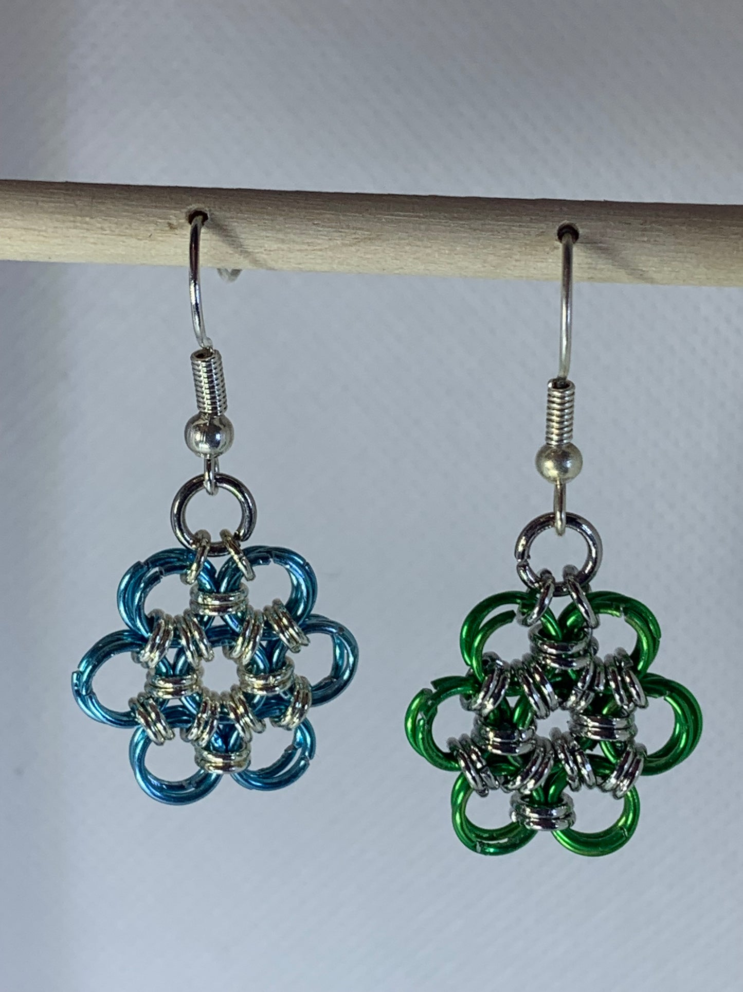 "Color" & Silver Chainmail Daisy