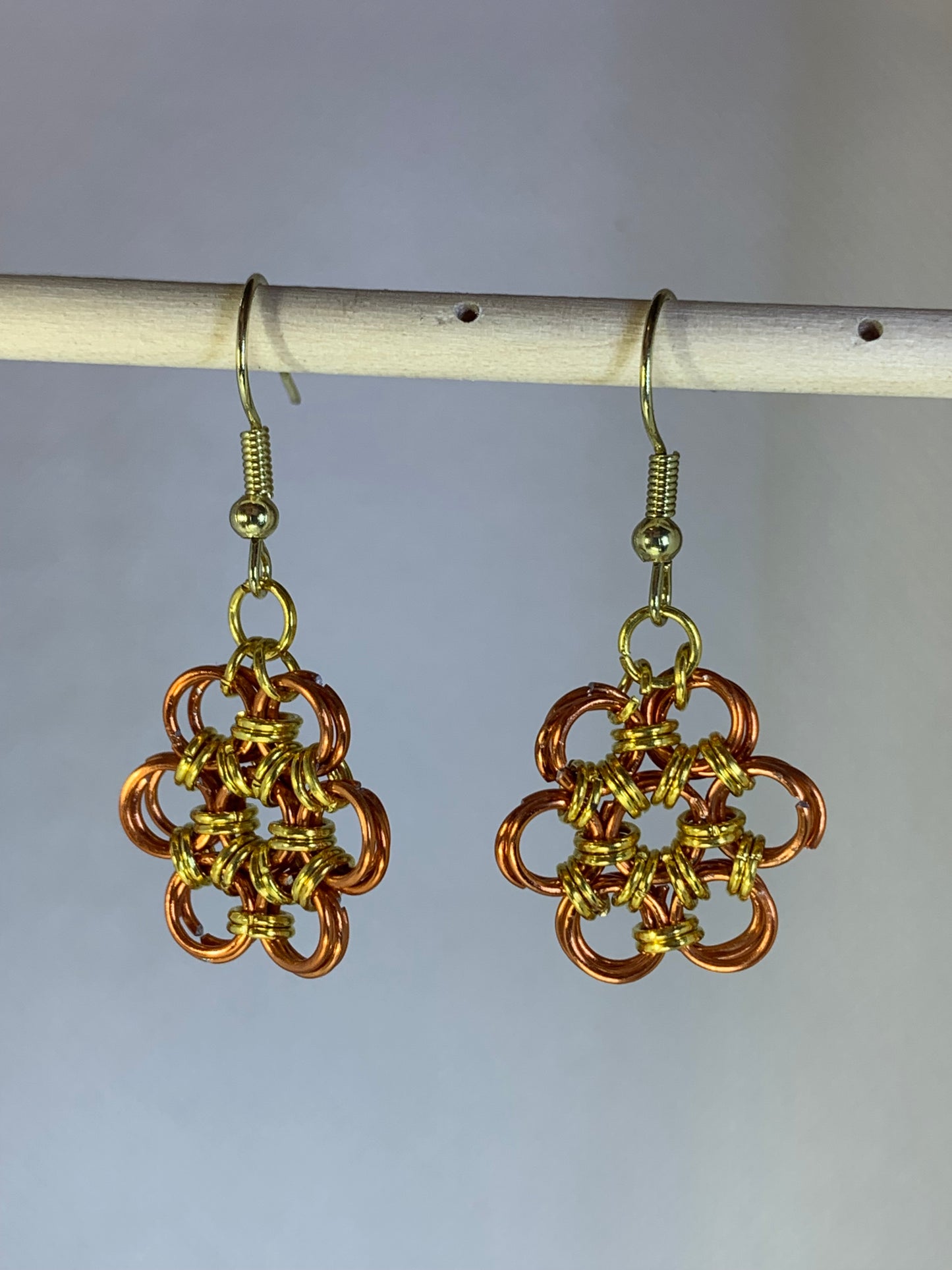 "Color" & Gold Chainmail Daisy